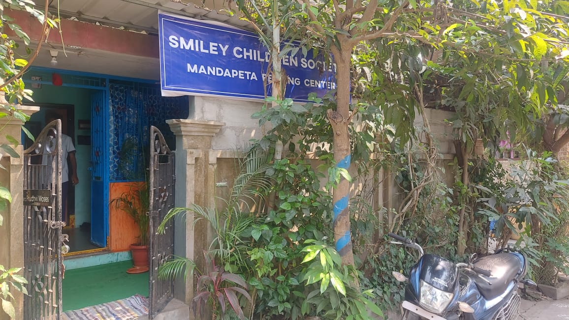 Smiley Children Society Mandapeta Feeding Center Outside Photo